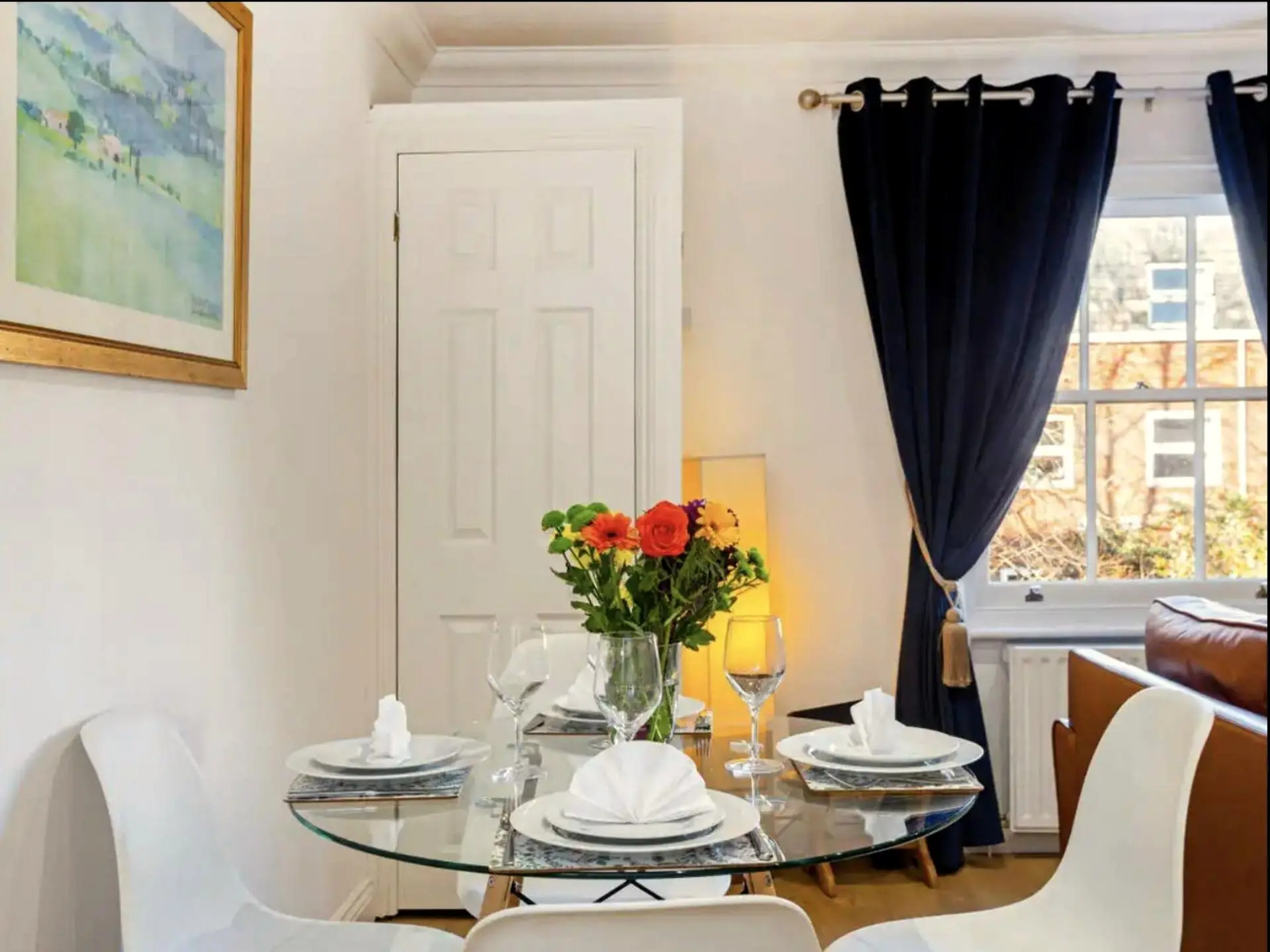 The dining table laid for guests in Winchester Nest, a flat Straight Up Stays runs in Winchester
